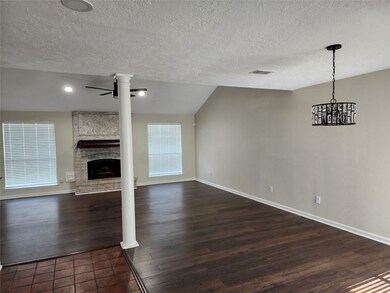8004 Oakwood Forest Dr, Houston, TX 77040 - photo 5