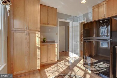 2442 Alsop Ct, Reston, VA 20191 - photo 4