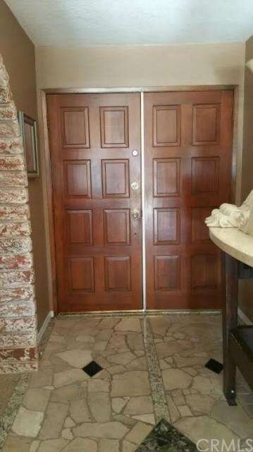 Foyer - Double-door Entry