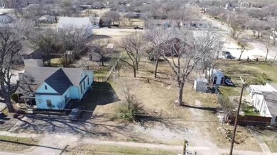 308 N Louisiana Dr, Celina, TX 75009 - photo 2