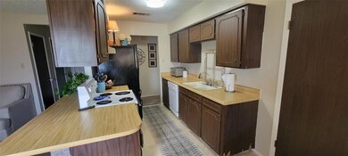 1000 Parkwood Ct, Gainesville, TX 76240 - photo 4