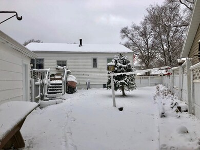 1945 Apache Rd, Waukegan, IL 60087 - photo 2