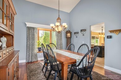 6458 Meadow Ridge Ct, Dexter, MI 48130 - photo 6