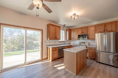 2000 Cloverview Ct, Waukesha, WI 53186 - photo 5