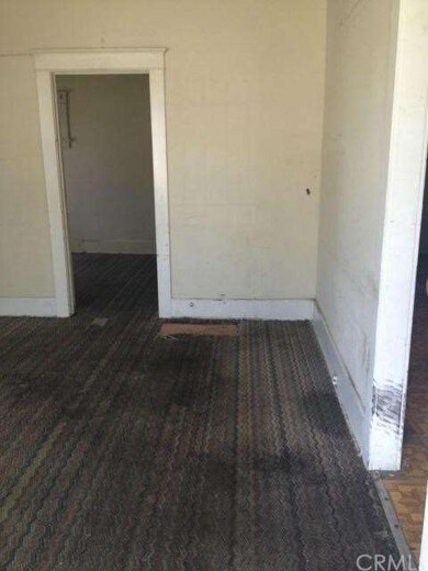 Lewis Ave.// Living Area