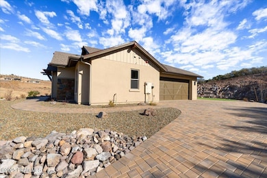 Front - 1047 Trouble Shooter Ln