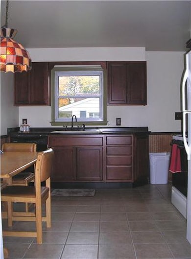 1041 S Krocks Rd, Allentown, PA 18106 - photo 4