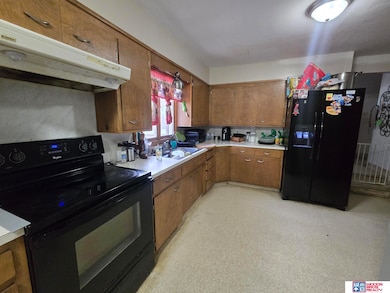 1113 Elk St, Beatrice, NE 68310 - photo 7