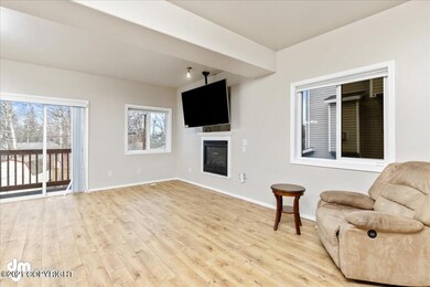 05-Living Room 20211027-DW-0019