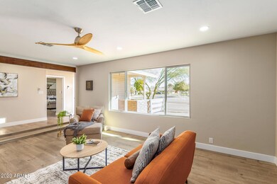16th_LivingRoom
