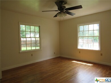 972 & 970 E Weinert, Seguin, TX 78155 - photo 7