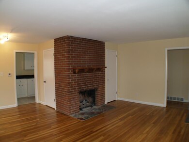 Family Room w/gas log fireplace