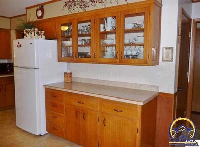 1745 SW Randolph Ave, Topeka, KS 66604 - photo 4