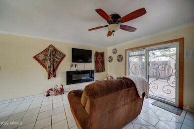 2916 E Clarendon Ave-7