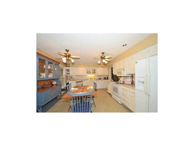 ...TWO ceiling fans!  Fabulous Weatherby Lake Kitc