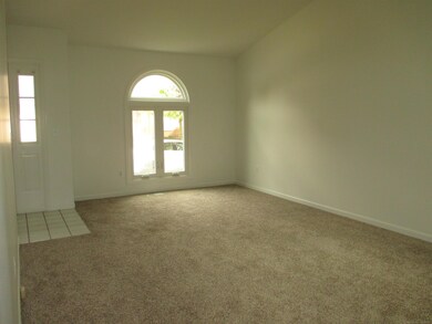 35907 Fierimonte Dr unit 4, Clinton Township, MI 48035 - photo 2