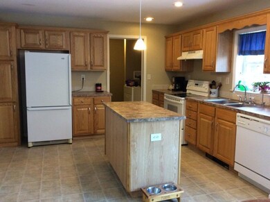 KITCHEN & CENTER ISLAND