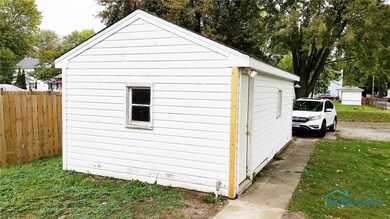Detached garage