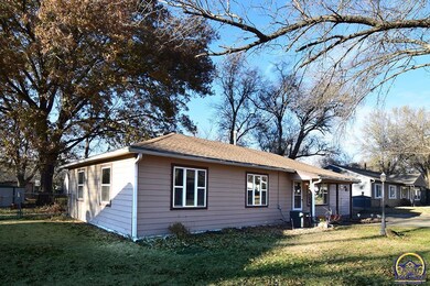 3517 SW Mayo Ave, Topeka, KS 66611 - photo 2