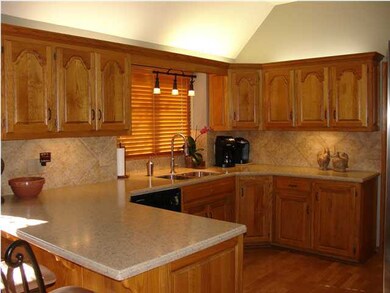 KITCHEN WITH EATING BAR AND EATING SPACE IN KITCHE