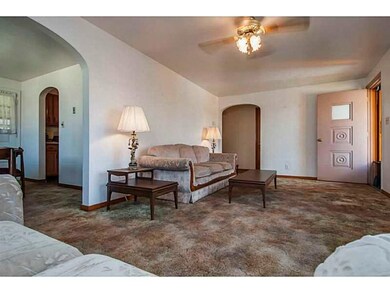 Living Room. Ceiling fan in living room