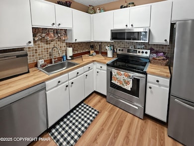 274 Nittany Ct - Kitchen5