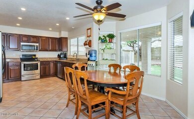 4 7330 Kitchen and Eat-in (800x492)
