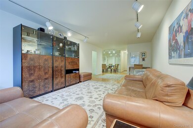 66-36 Yellowstone Blvd unit 4-A, Forest Hills, NY 11375 - photo 4