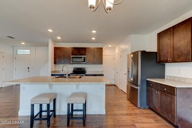 7-569-Armoyan-Way-4