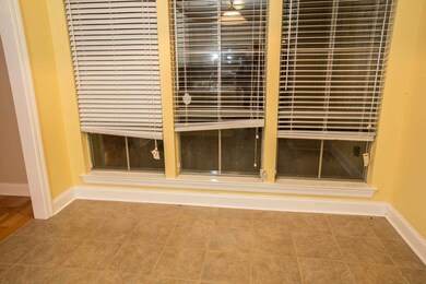THE BREAKFAST AREA HAS A TRIPLE WINDOW WITH A VIEW