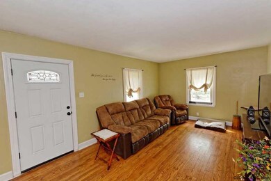 925 Mohegan Rd, Schenectady, NY 12309 - photo 3