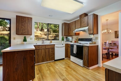 8430 SE 45th St, Mercer Island, WA 98040 - photo 4