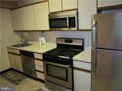 Radnor House unit 418, Bryn Mawr, PA 19010 - photo 4