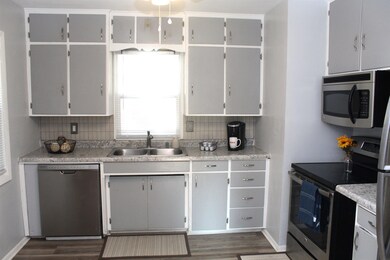 1217 Scott St, Waterloo, IA 50701 - photo 6