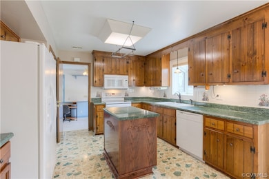 For those with a green thumb, don't miss the garden window over the sink!