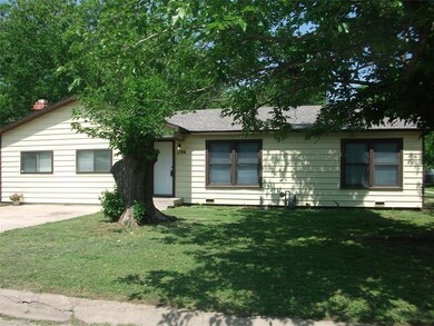 1706 N Douglas Ave, Cleburne, TX 76033 - photo 2