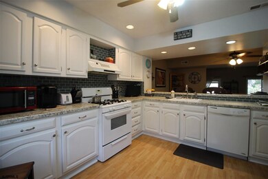 698 E Lake Front Cir unit 5, Galloway, NJ 08205 - photo 3