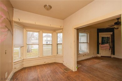 605 E 5th St N, Newton, IA 50208 - photo 6