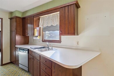 1904 Prairie St, Grinnell, IA 50112 - photo 6