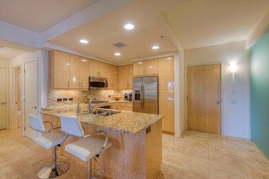 003_Breakfast Bar and Kitchen