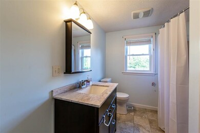 33 Syracuse Rd, Nashua, NH 03064 - photo 3