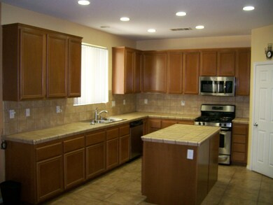 3450 Quiet Splendor Ct, Rosamond, CA 93560 - photo 4