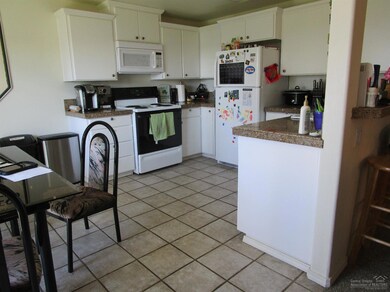 712 NE Larch Ave, Redmond, OR 97756 - photo 3