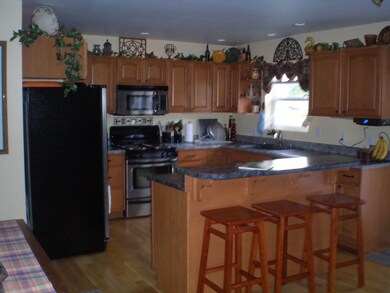 Kitchen & breakfast bar