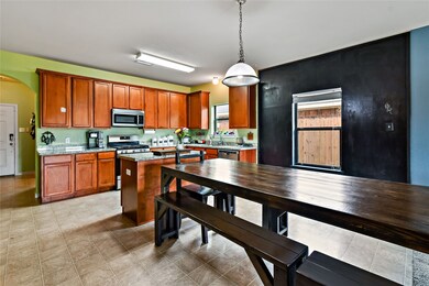 422 De Coster Blvd, Alvin, TX 77511 - photo 3