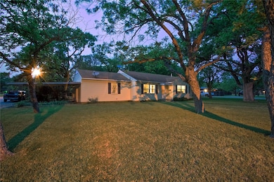 View of front of property featuring a yard and a 