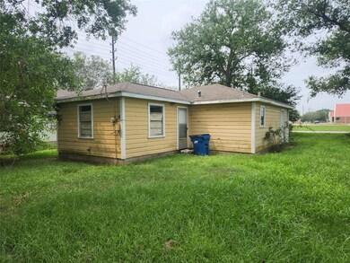 8823 Noble St, Needville, TX 77461 - photo 3