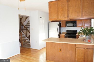 3322 Stone Heather Ct, Herndon, VA 20171 - photo 4