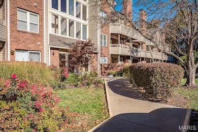 1010 Thoreau Ct unit 301, Saint Louis, MO 63146 - photo 2