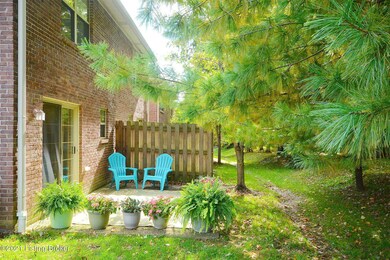 8462 Grand Trevi Dr, Louisville, KY 40228 - photo 2
